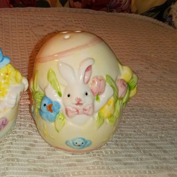 EASTER COLORFUL BUNNY EASTER EGG CERAMIC SALT AND PEPPER SHAKERS - Picture 4 of 6